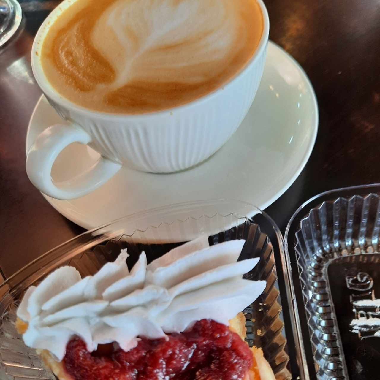 capuccino y cheesecake