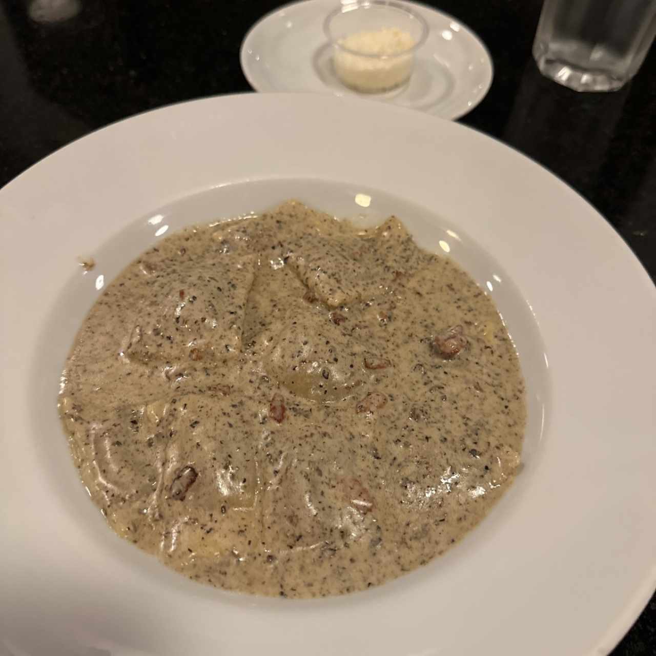 Ravioli Cuatro Formaggi Al Tartufo