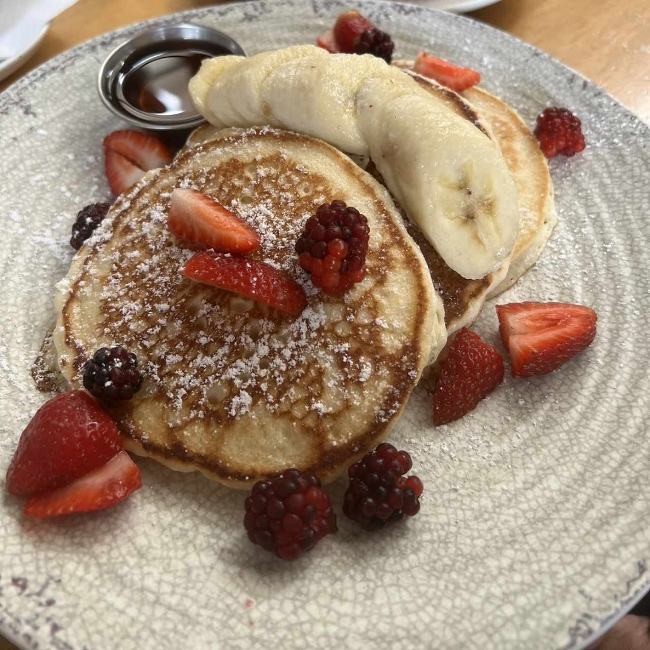 PANCAKES & FRUITS