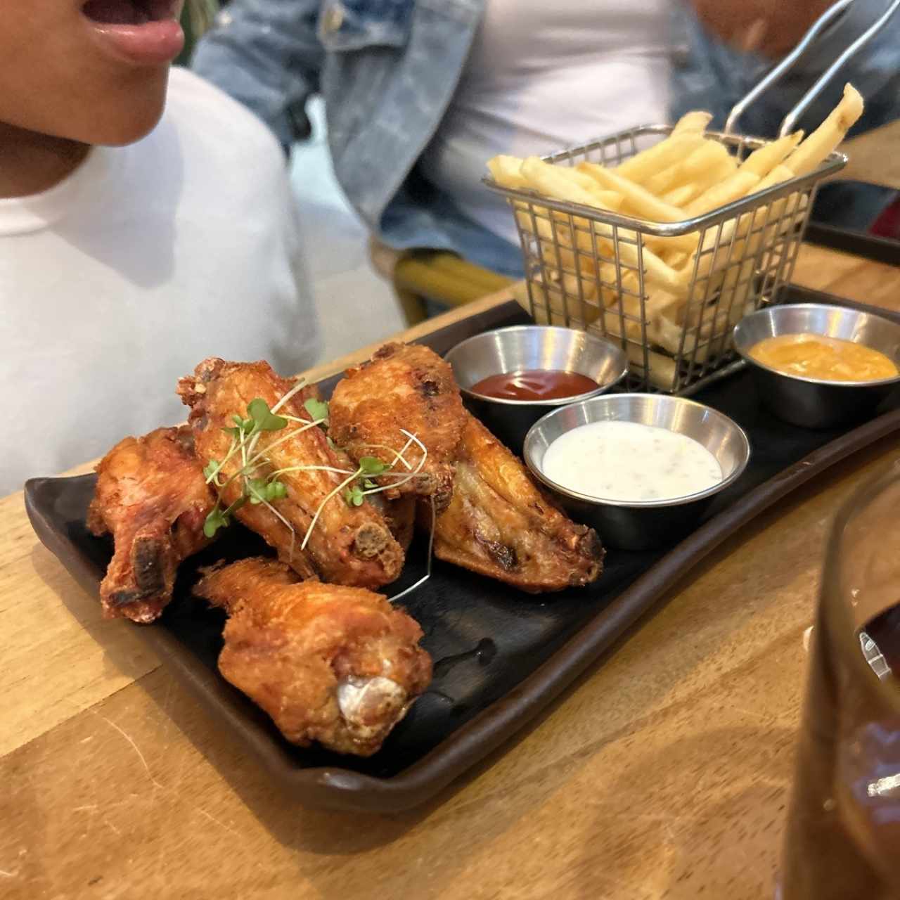 CHICKEN WINGS / ALITAS DE POLLO