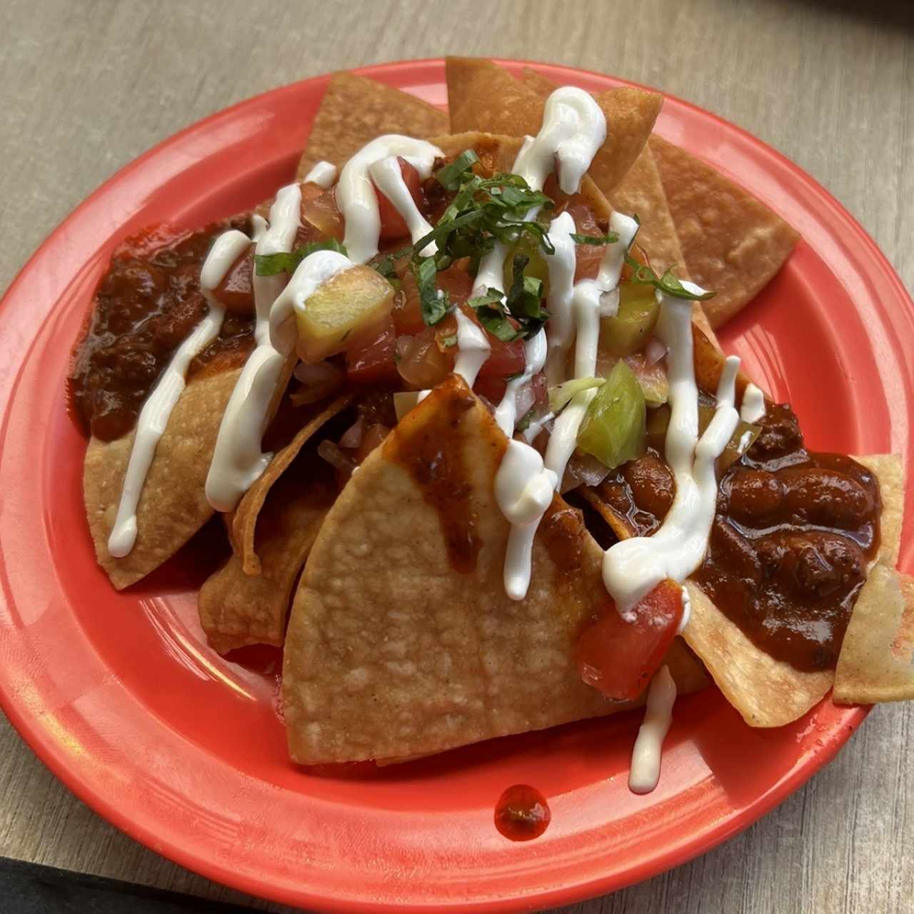 Nachos con chili con Carne,pico de gallo y crema agria