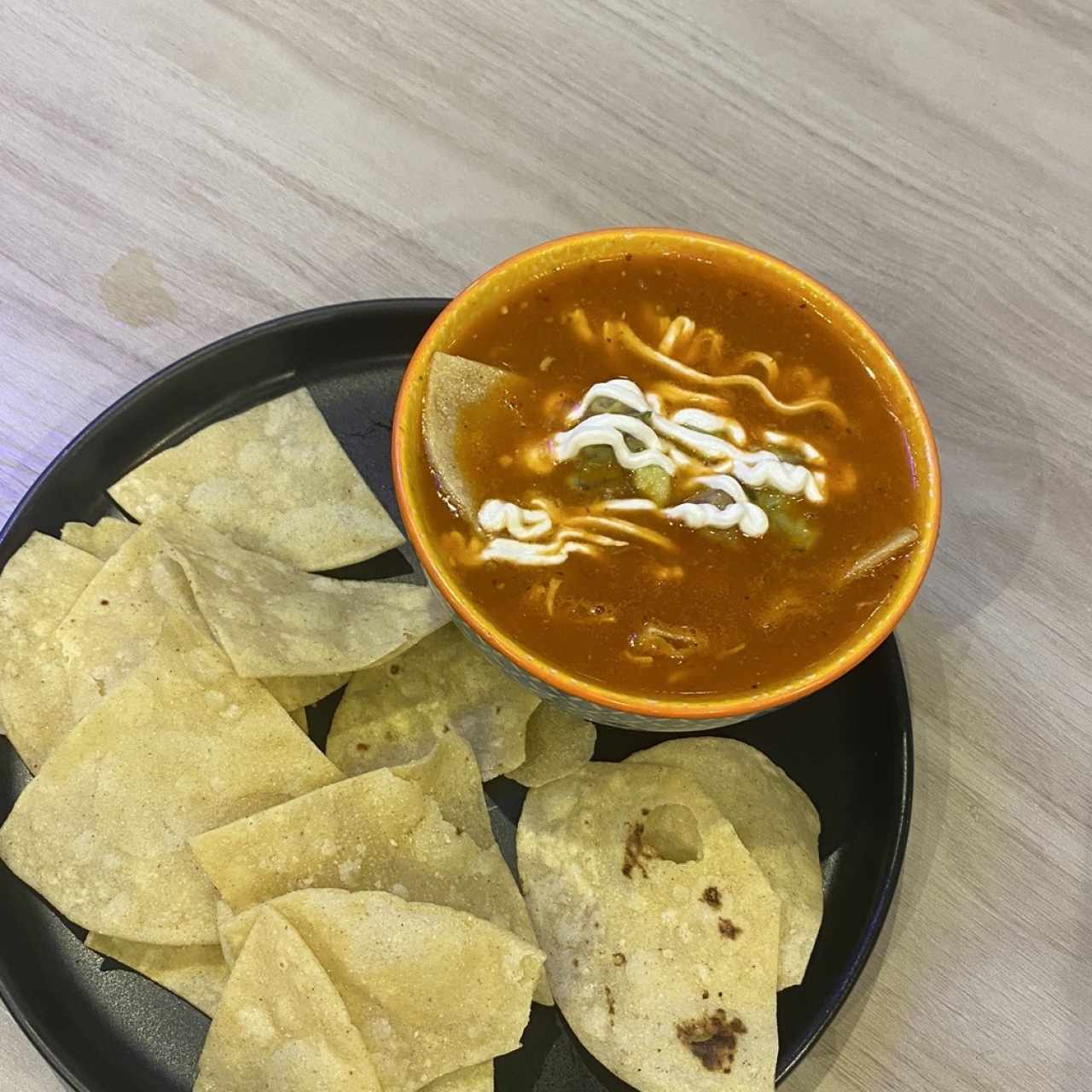 SOPA AZTECA DE TORTILLA