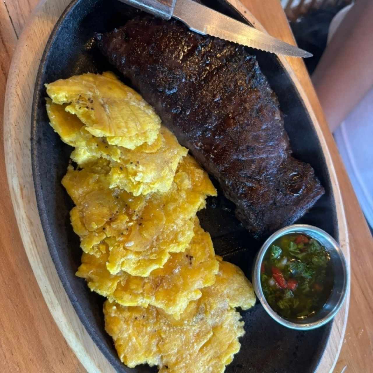 Entraña al Chimichurri con Papines al Romero