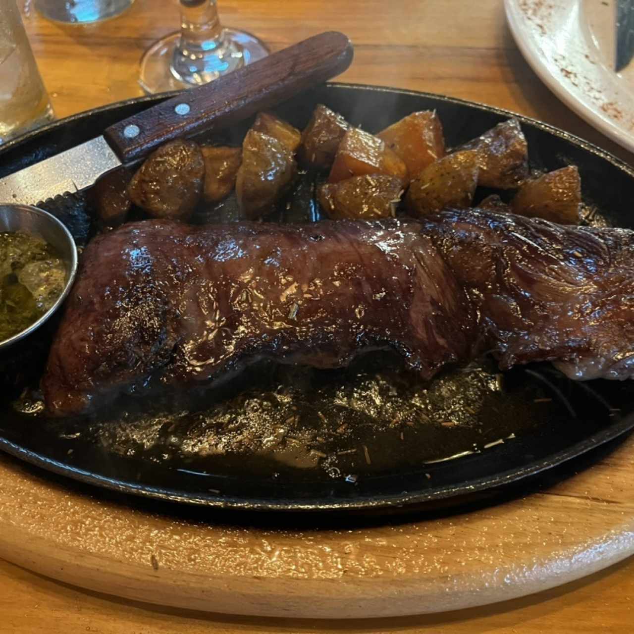 Entraña al Chimichurri con Papines al Romero