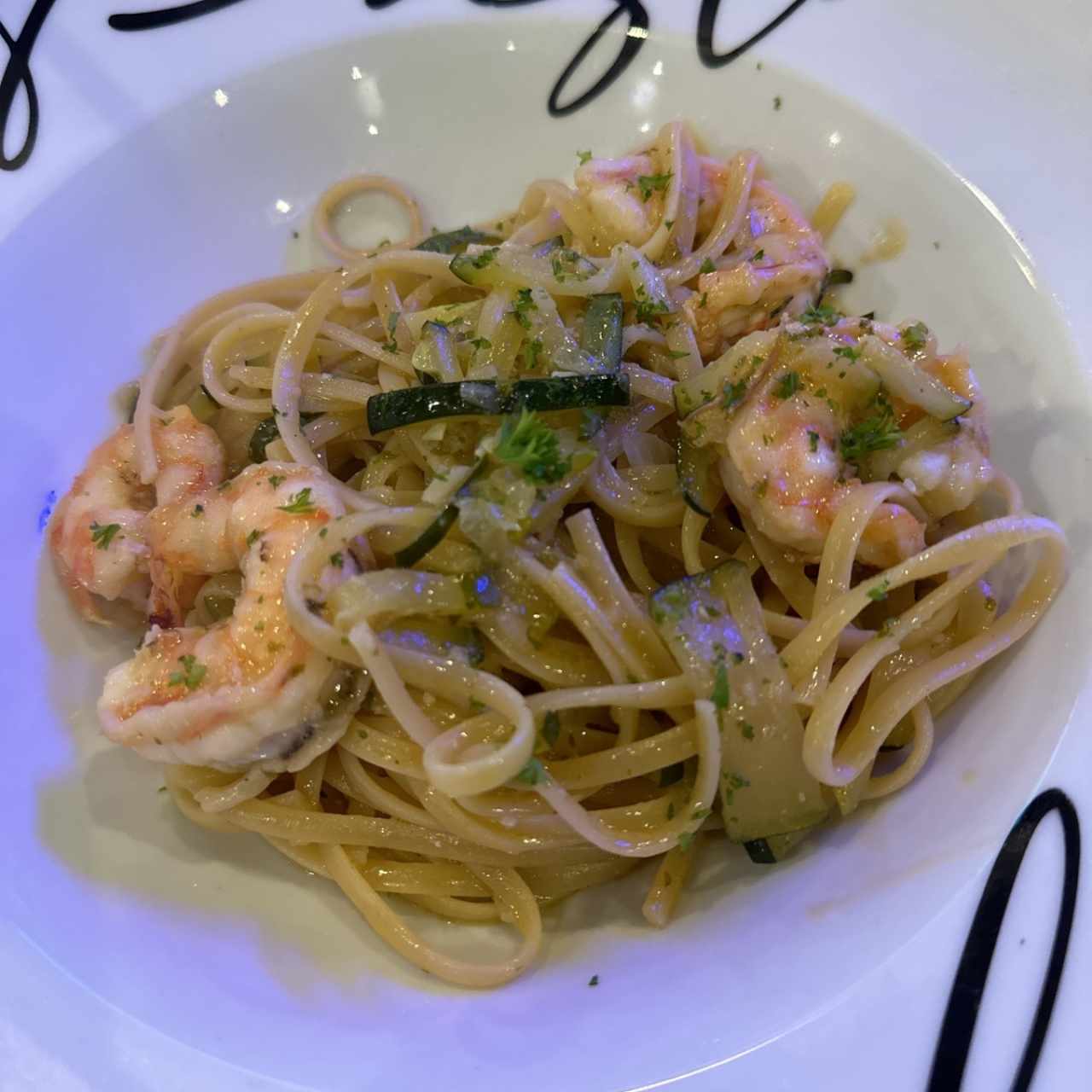 Linguine con camarones y sukini