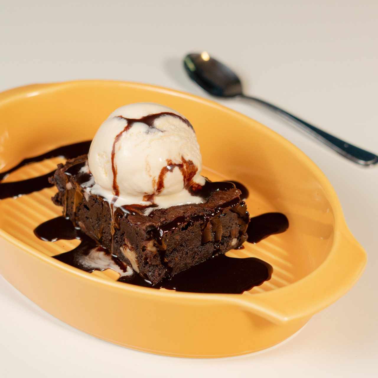 brownie con helado