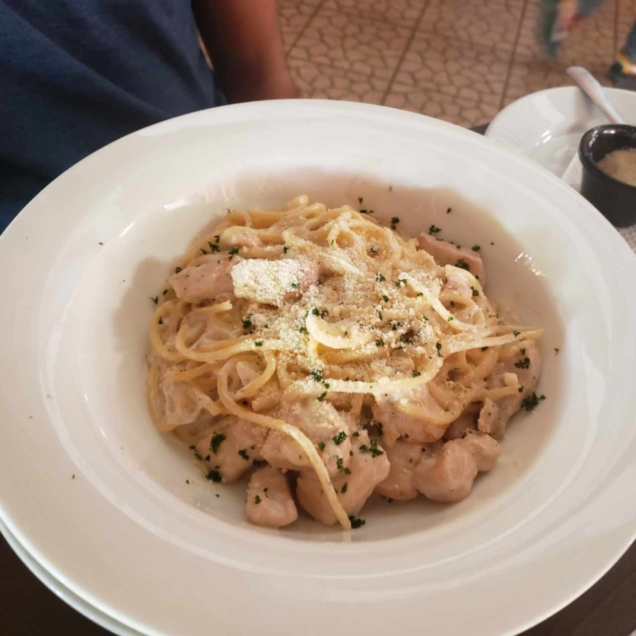 Spaghetti con Pollo y salsa blanca