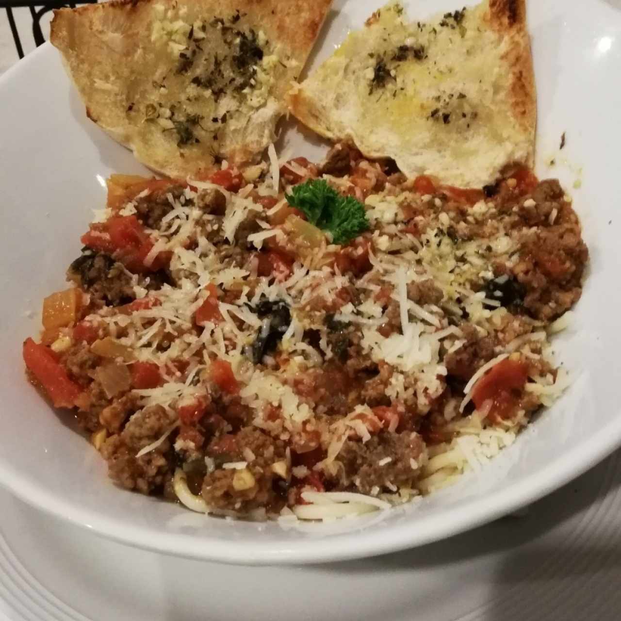 espagueti Pomodoro con carne 