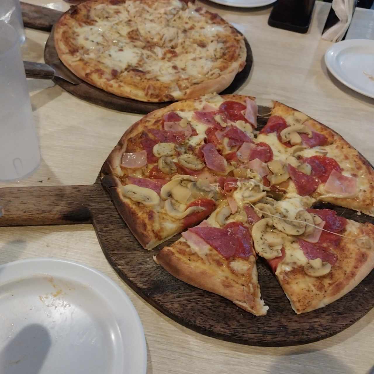 Pizza Pinocho y Pizza de pollo