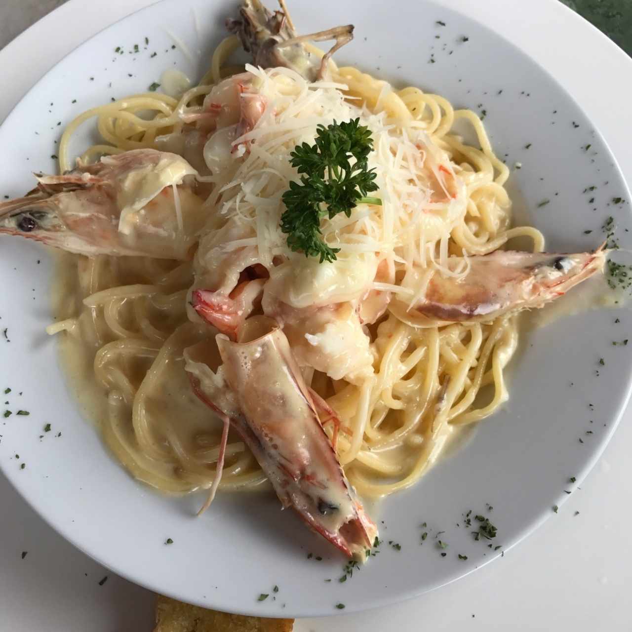 pasta con langostino en salsa blanca