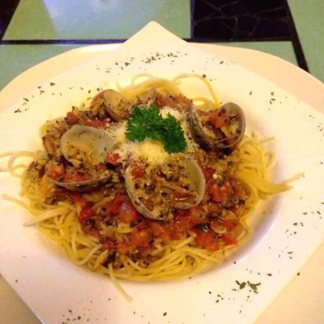 Spaghetti with clam sauce