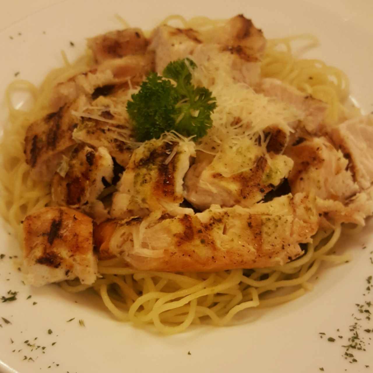 pasta con pollo al pesto 