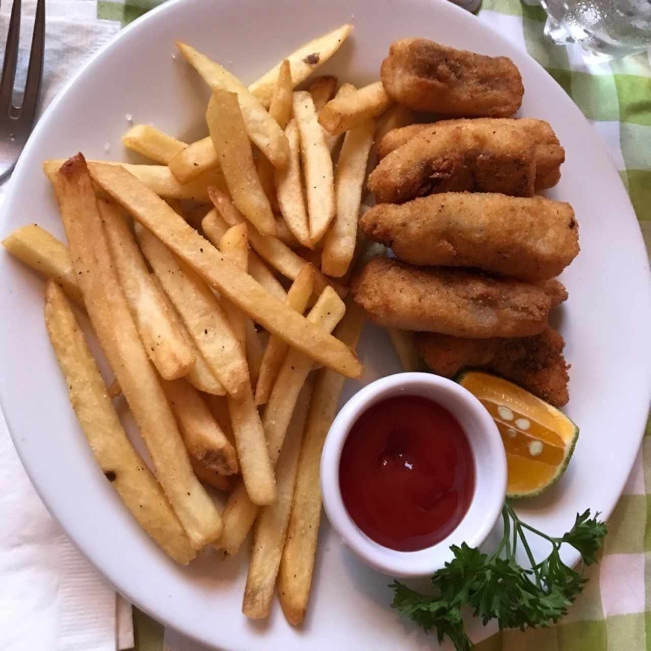 fish nuggets with fries