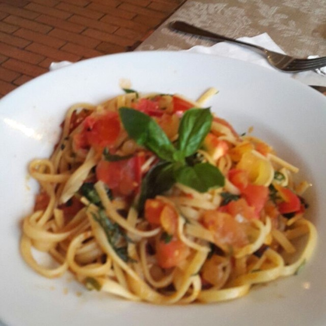 Linguini con tomates