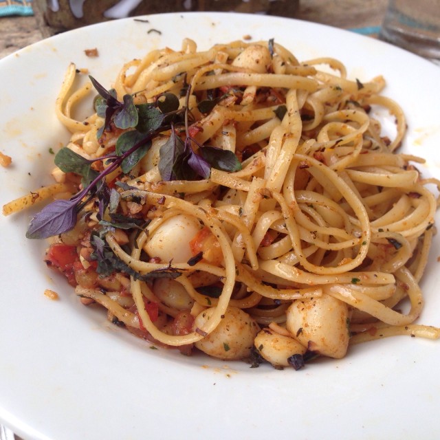 Linguini con escalopines