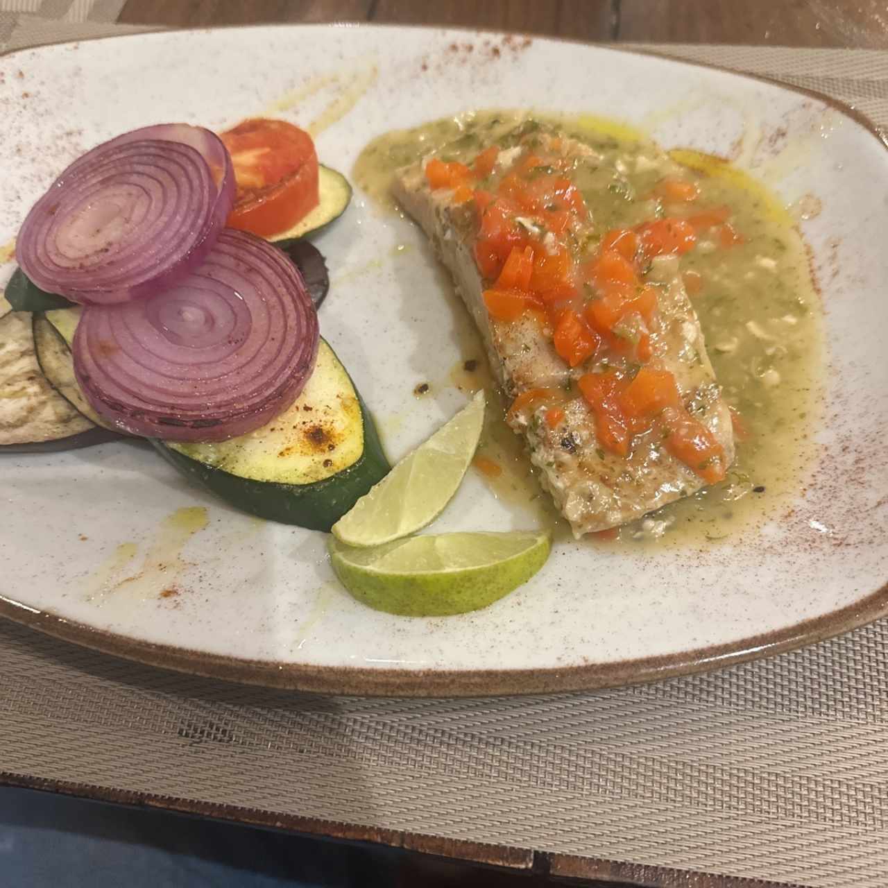 PLATOS FUERTES - FILETE DE CORVINA