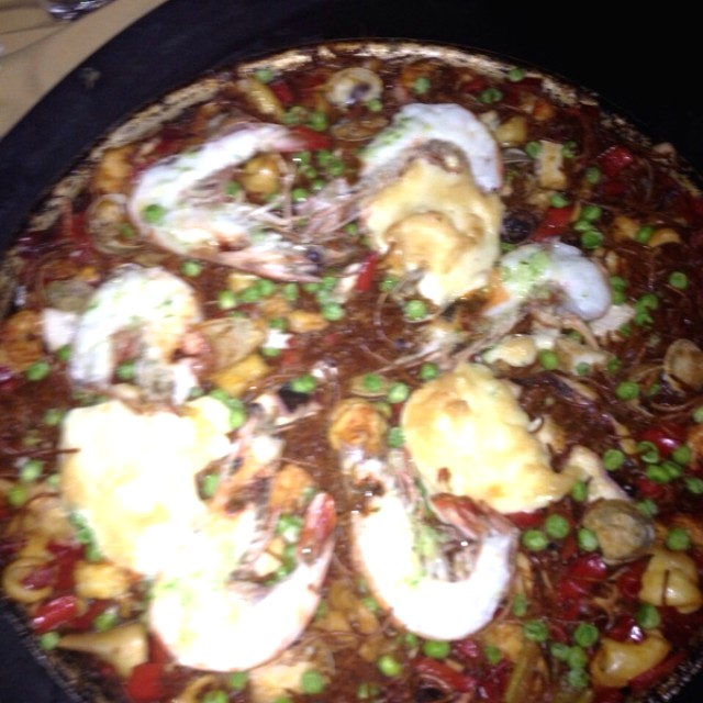 Paella negra de mariscos 