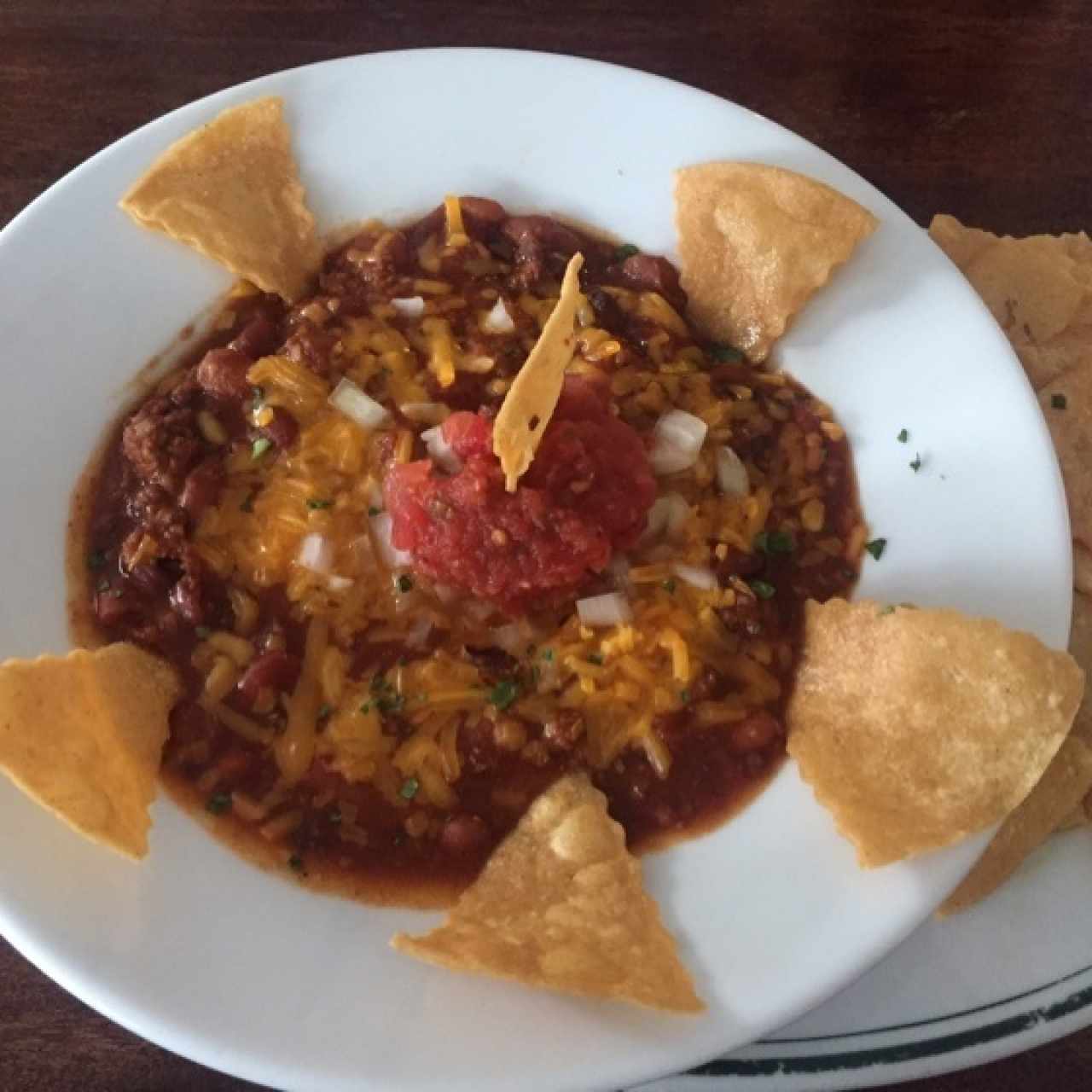 Chili con carne & tortilla chips