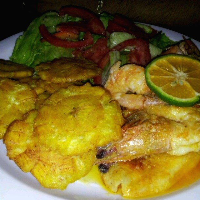 Corvina con langostinos