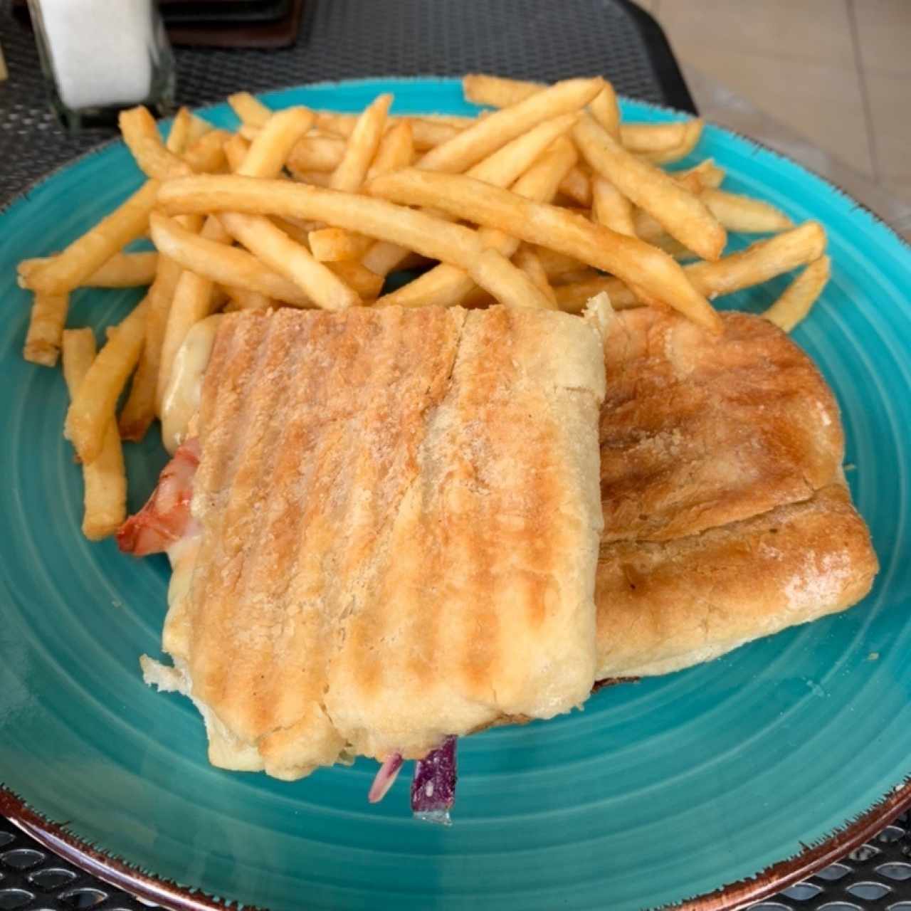 volcan sandwich with fries