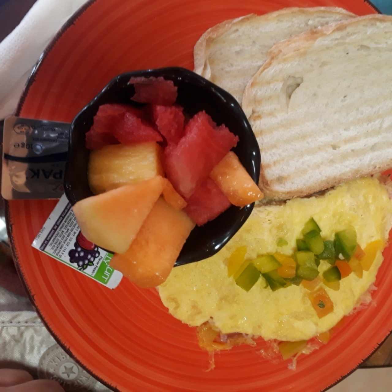 desayuno con omelet y jamon completo