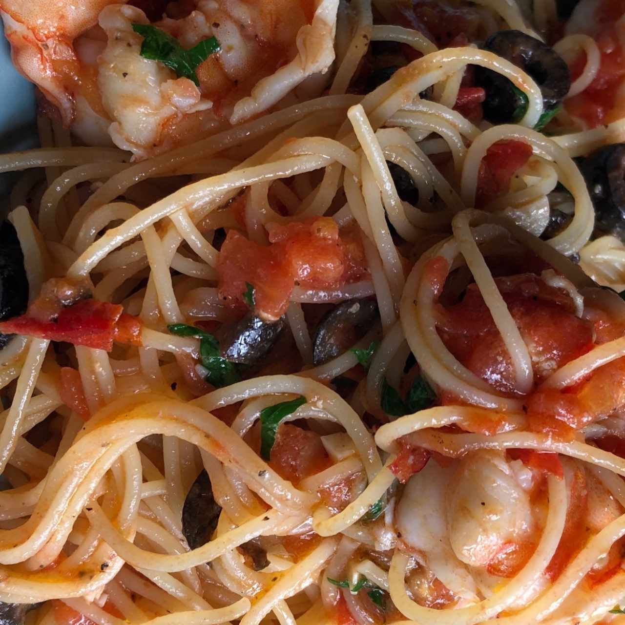 Espaguetine con langostinos a siciliana