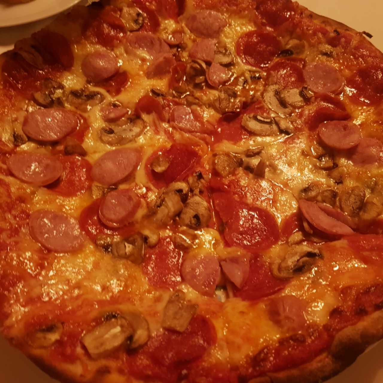pizza con chorizo español