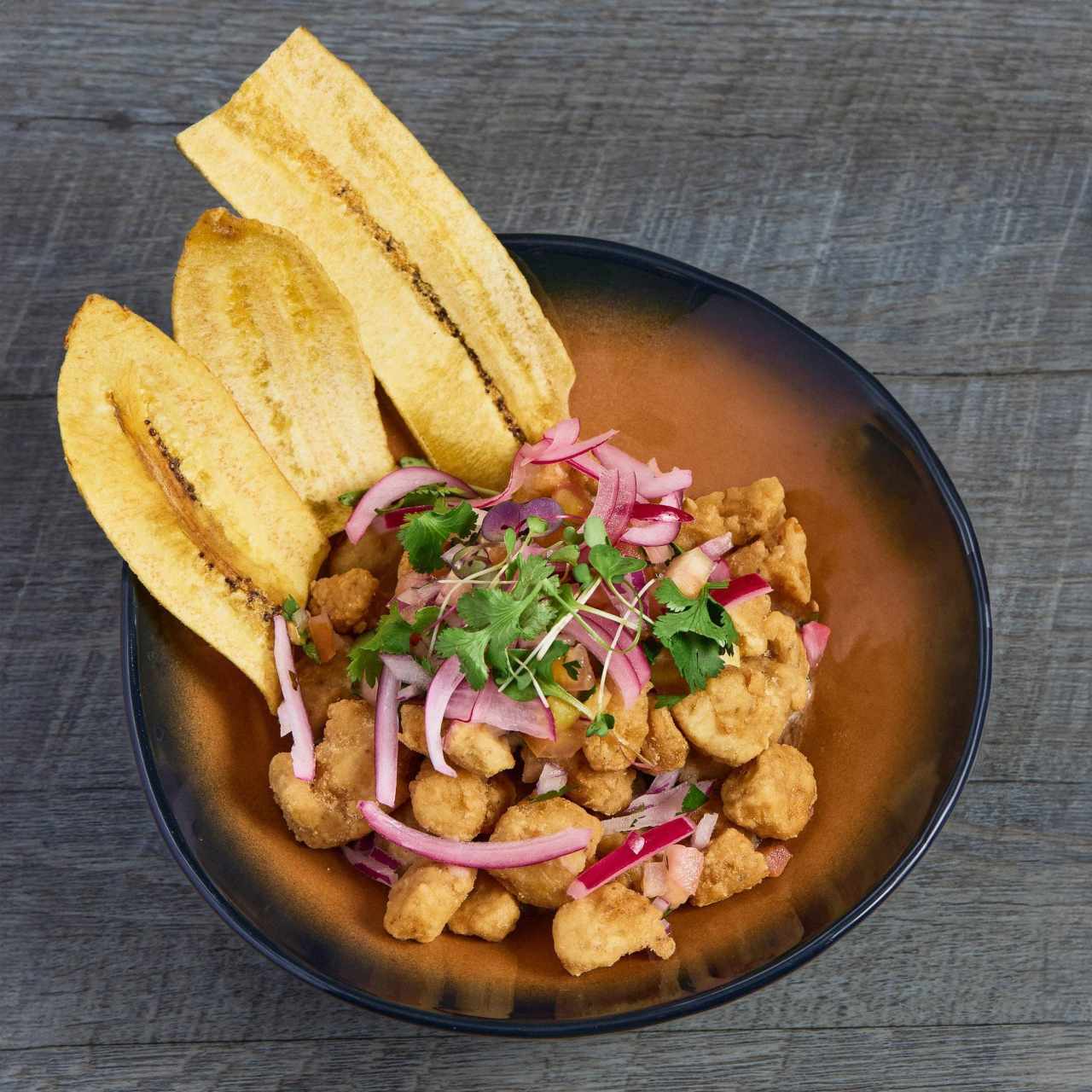 CEVICHE FRITO CON LECHE DE TIGRE