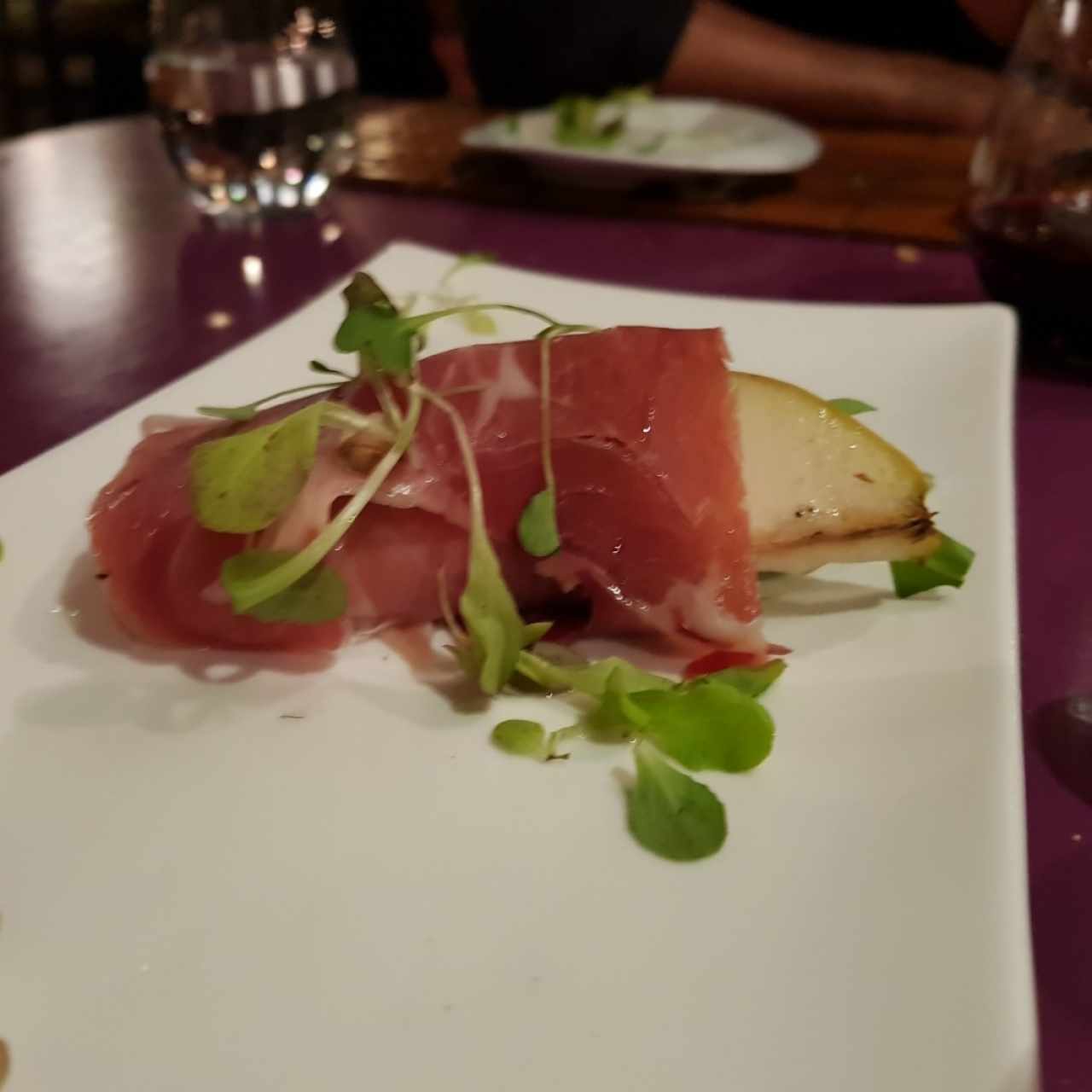 Jamón serrano con pera