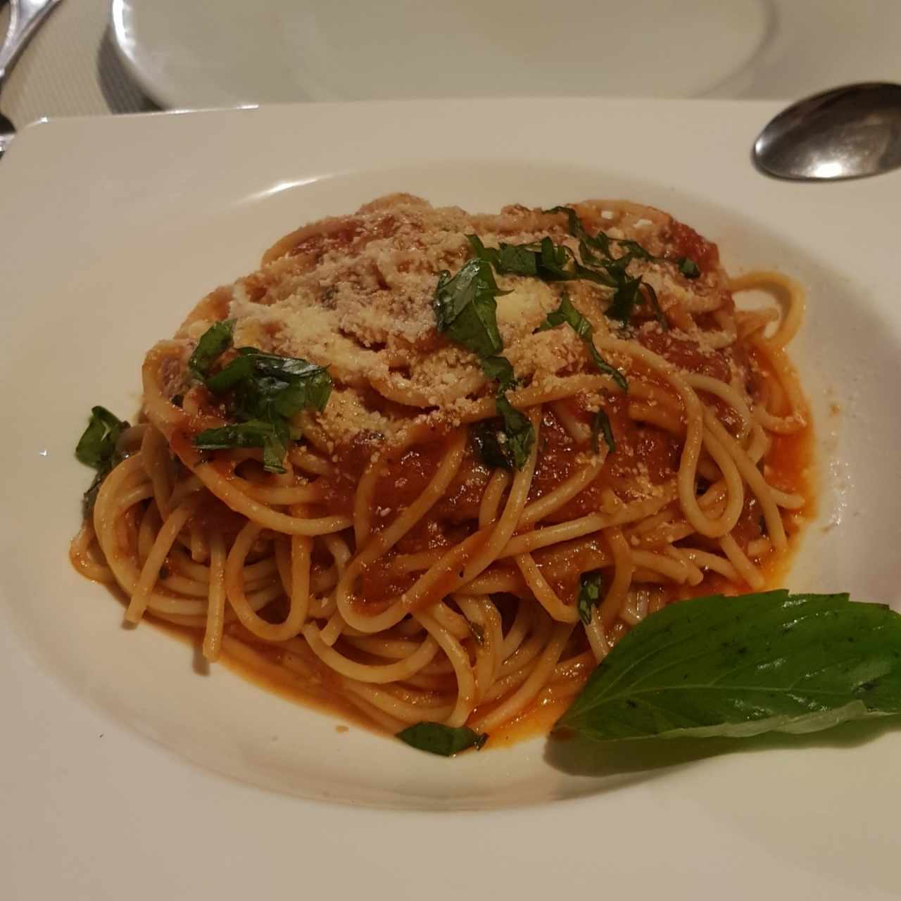Spaghetti Pomodoro y Albahaca