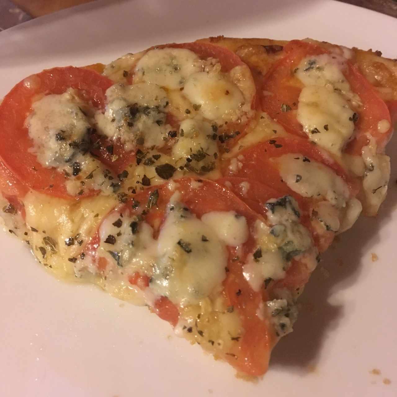Pizza Roquefort, tomate, jamon y ajo!