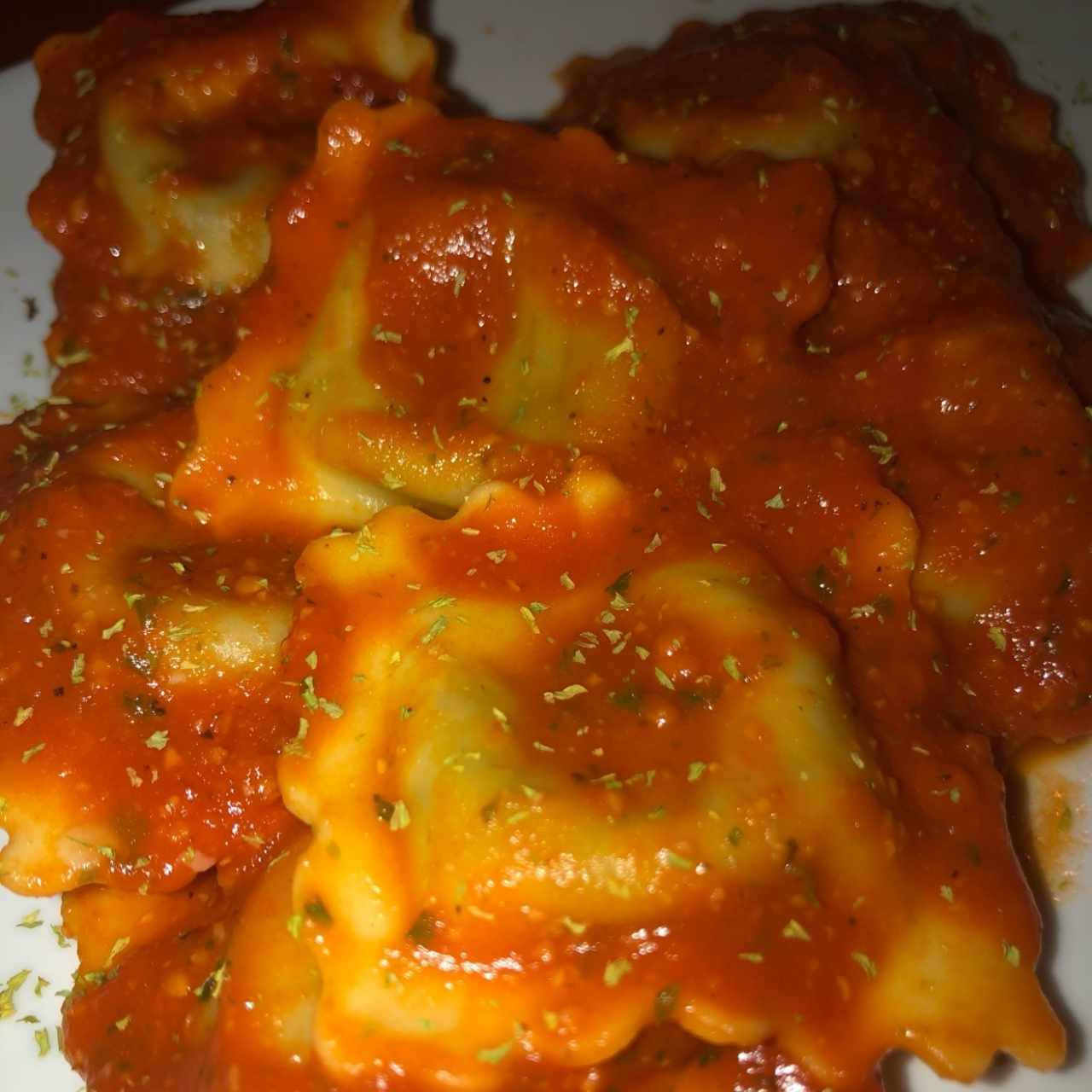 Raviolis de ricotta y espinaca en salsa pomodoro