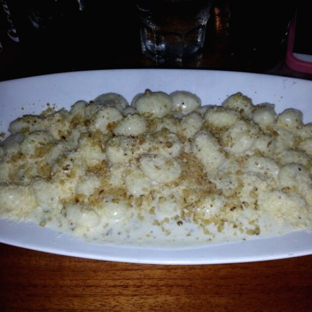 Gnocchi con queso azul y nueces