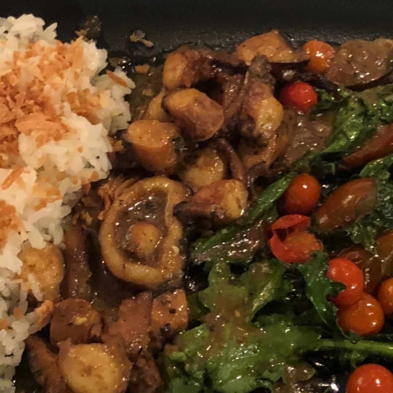 Pulpo al curry con arroz