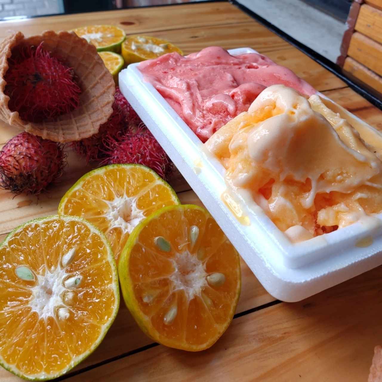 medio litro de helado de mandarina y lyches