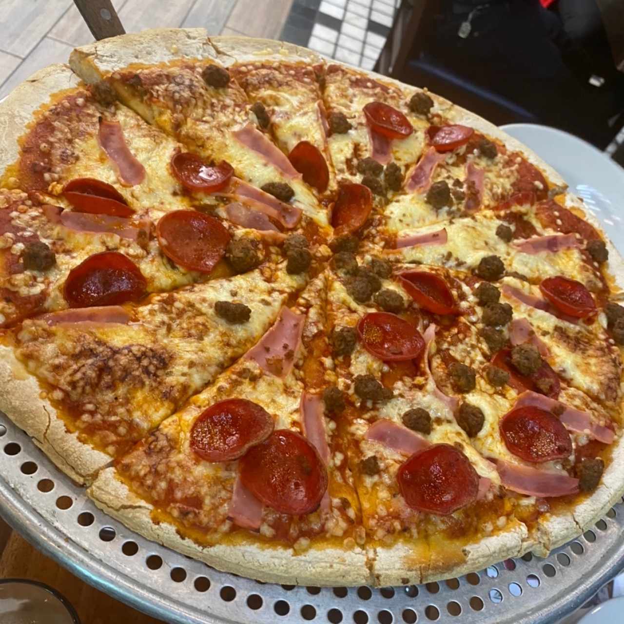 Pizza masa gruesa