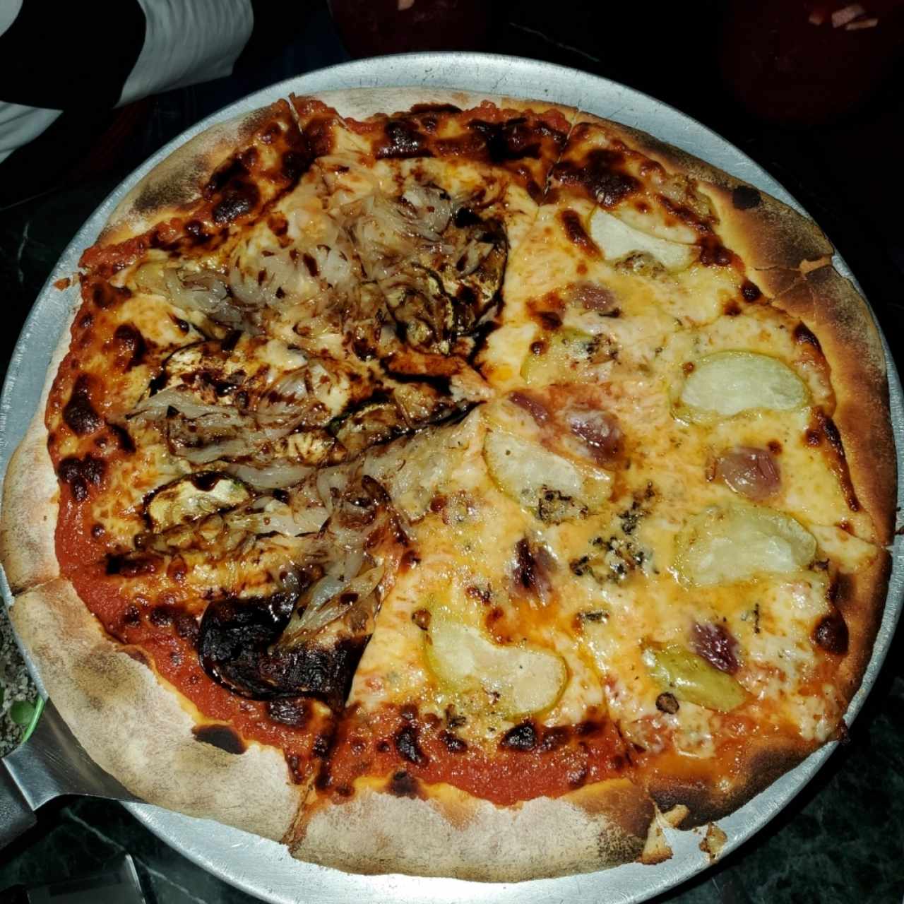 Pizza - Lady Blue y pizza vegetariana.