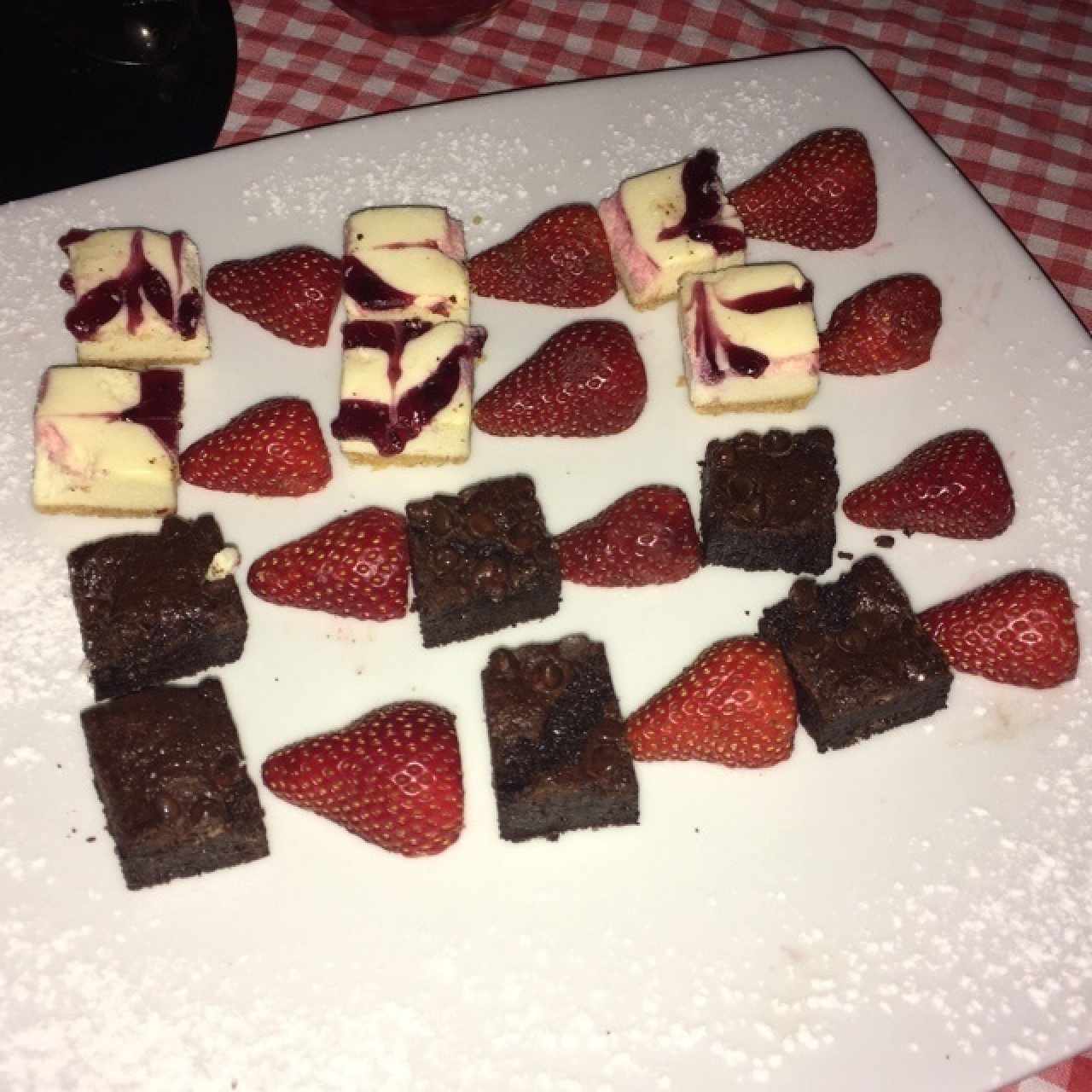 Fondue -Brownie, cheese cake y fresas 