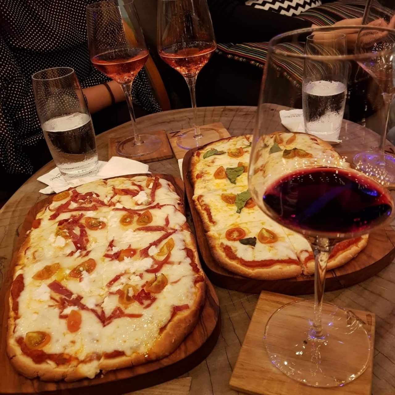 pizza y vino
