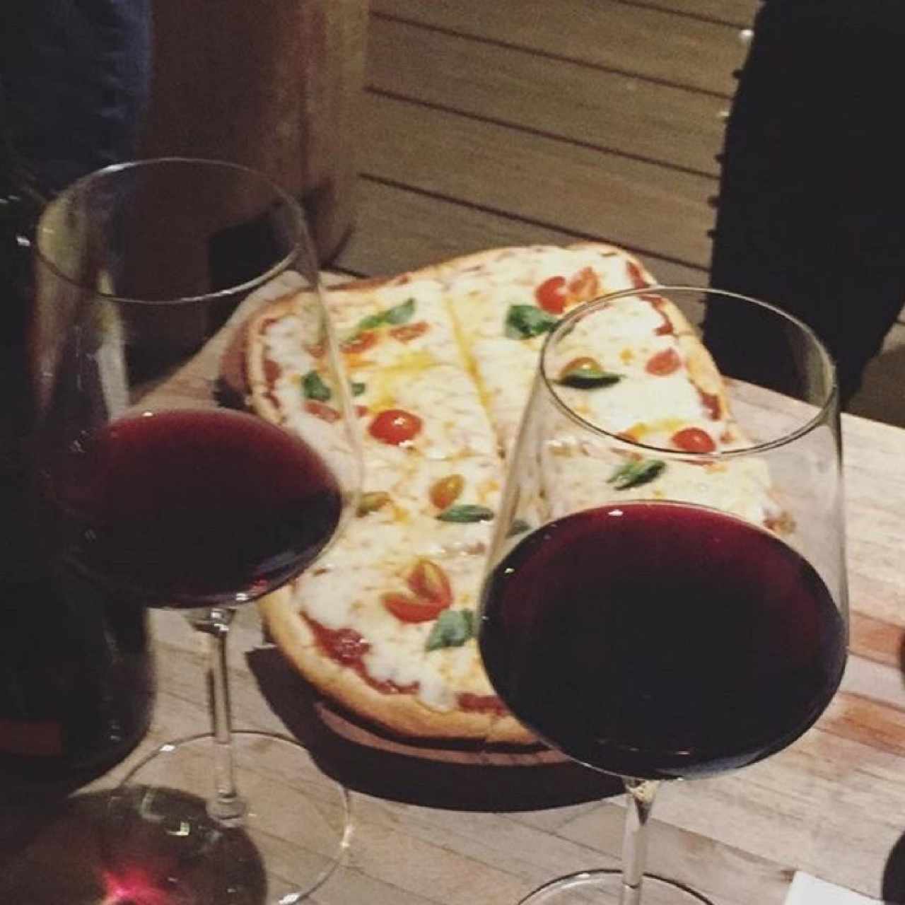 Vino & Pizza 