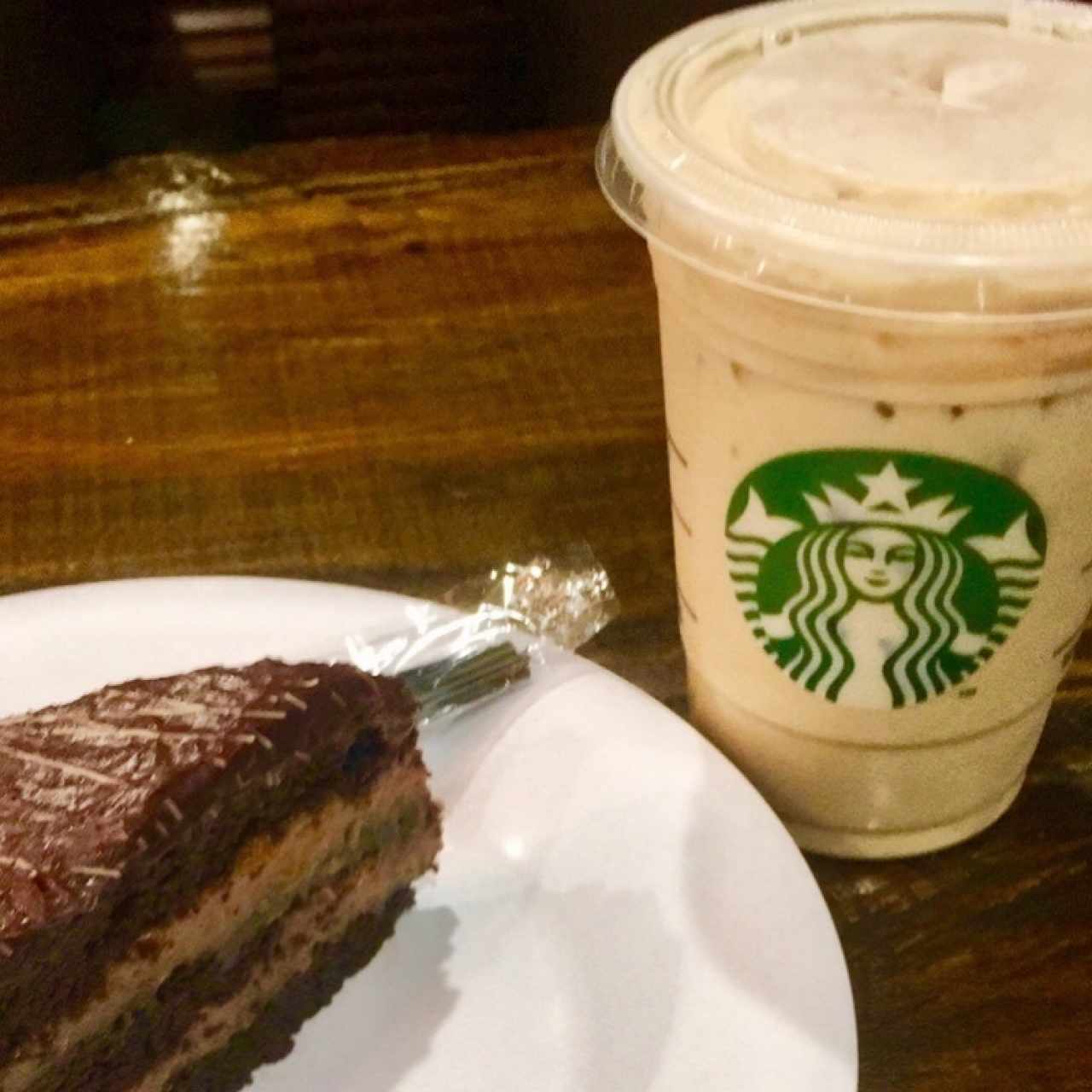 pastel de chocolate + ice latte 