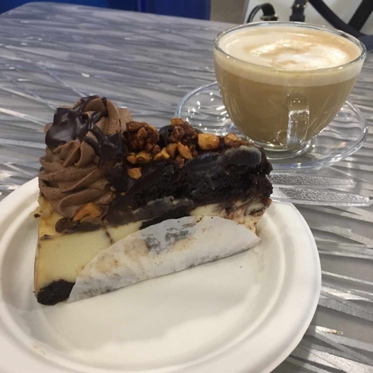 Cheese Cake de Brownie con Cafe pequeño