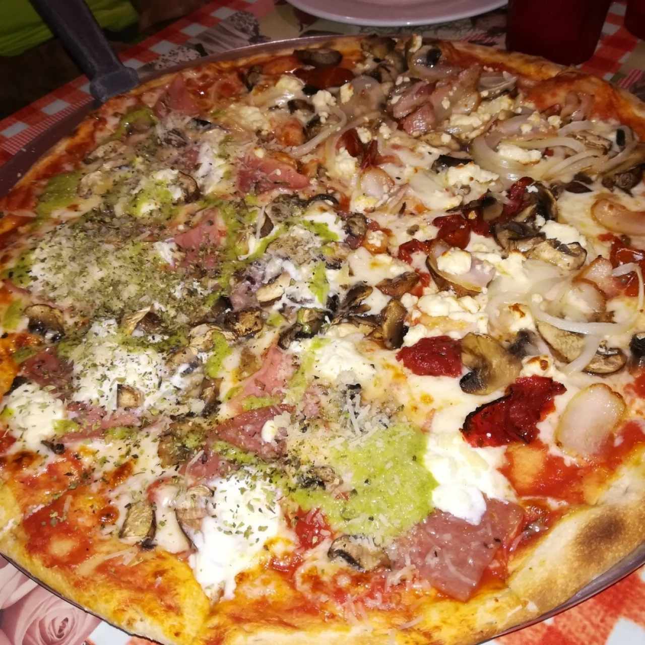 Pizza combinación Mia Mogglie y Calzone