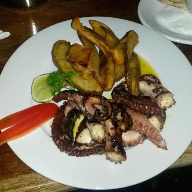 Pulpo a la plancha en salsa de mantequilla