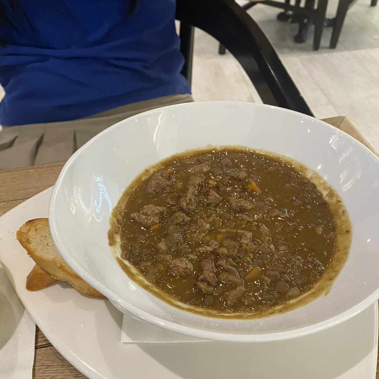 Sopa de lentejas con carne