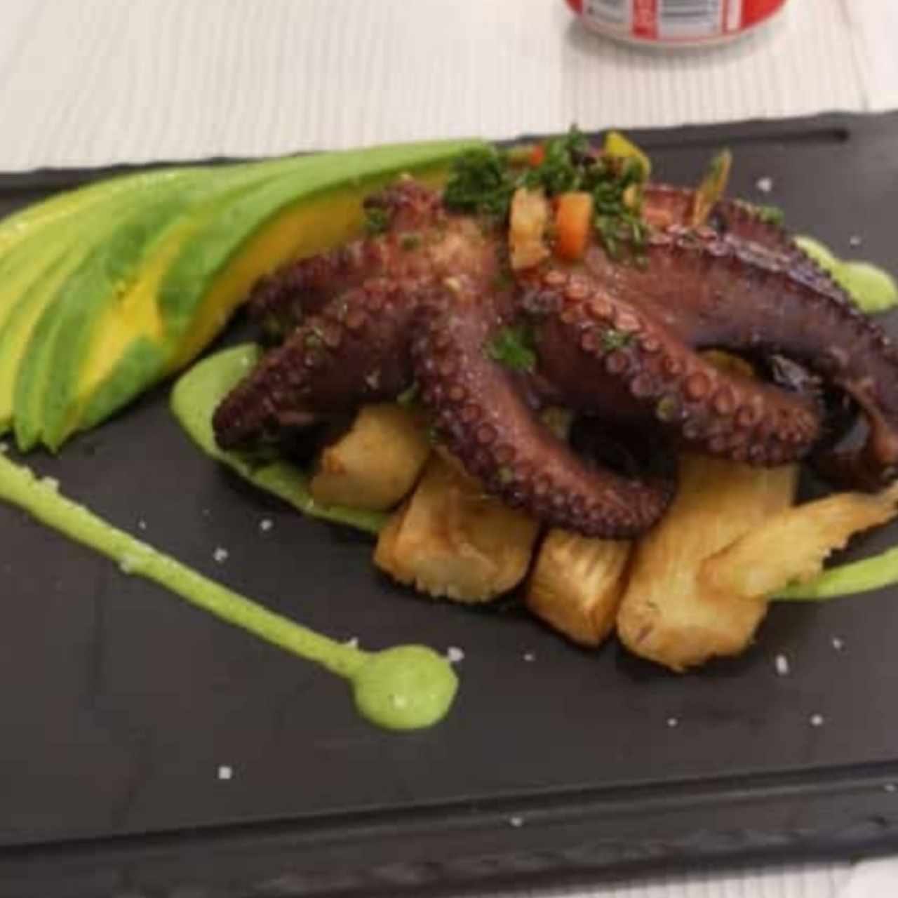 pulpo con yucas