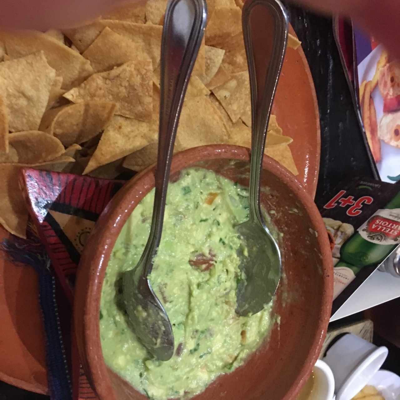 nachos con guacamole