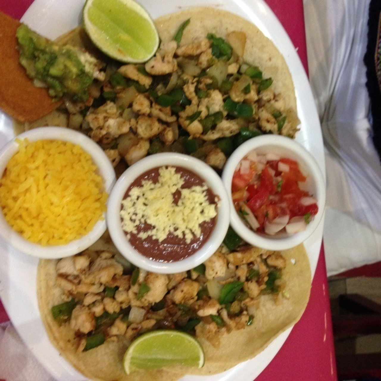 Tacos de maiz suave con pollo