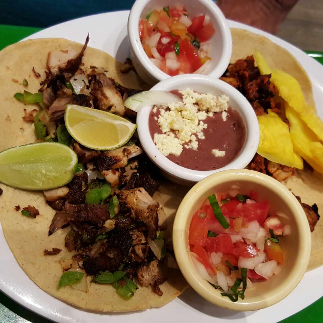 Tacos al pastor y carnitas