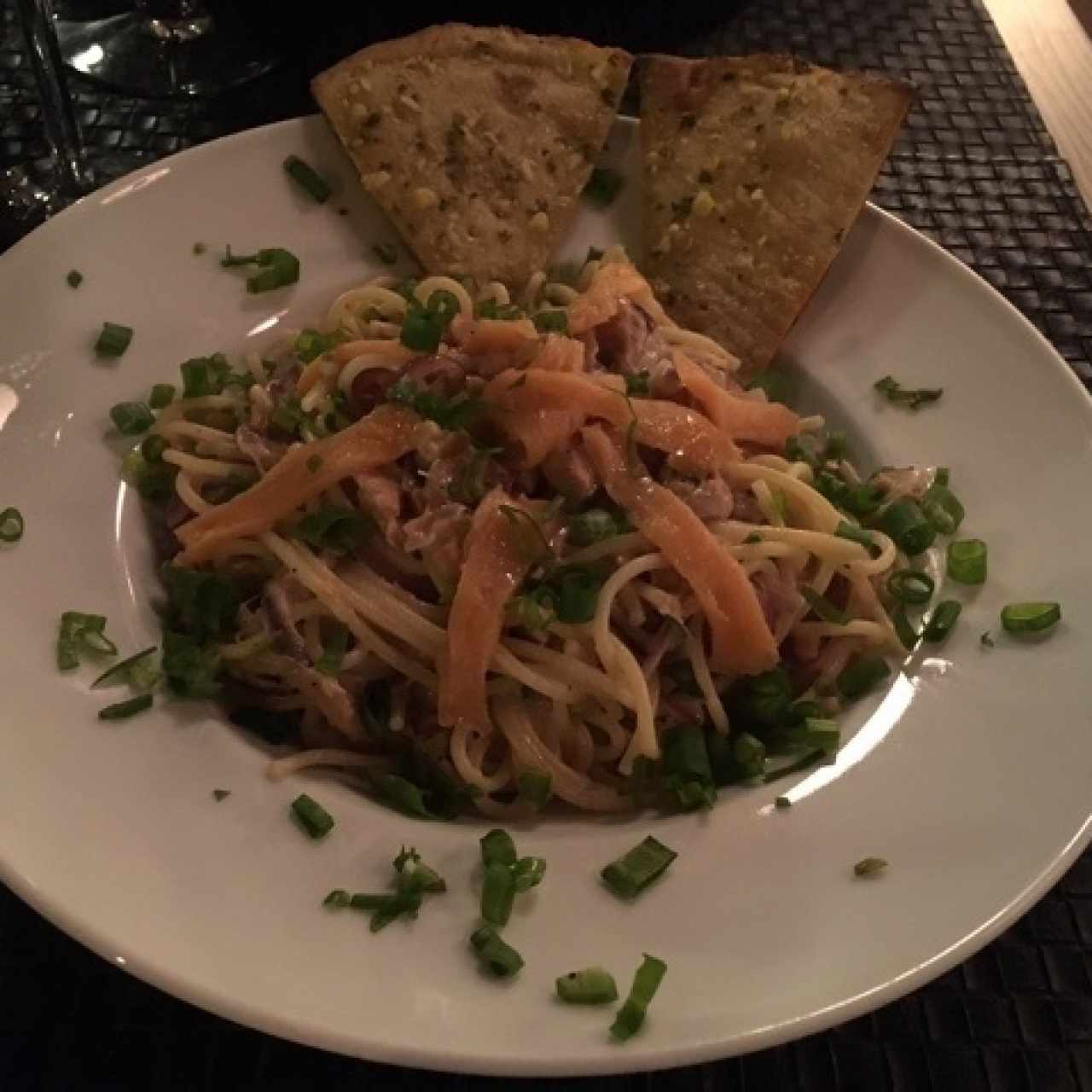 Spaguetti con salmón ahumado